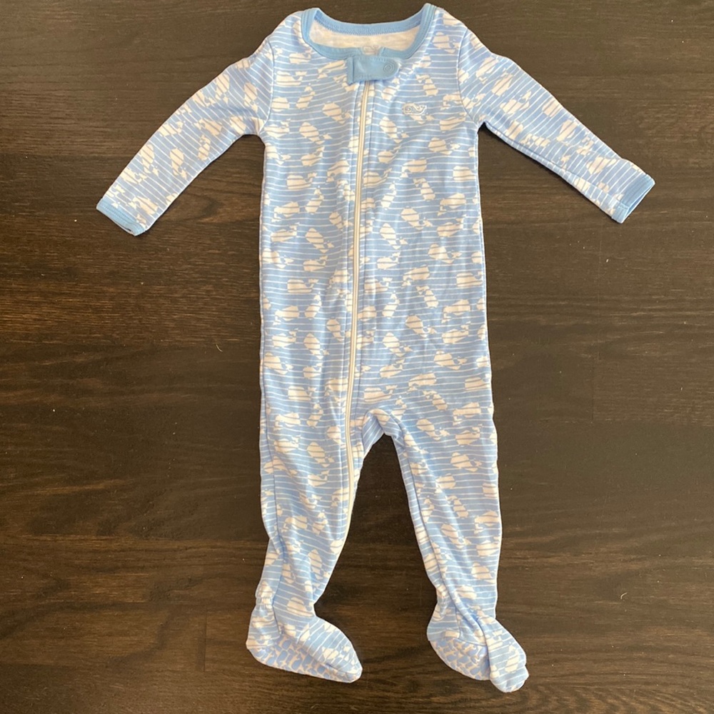 Like New Vineyard Vines Blue & White Whale Zippered Romper. Size 6-12M snug fit